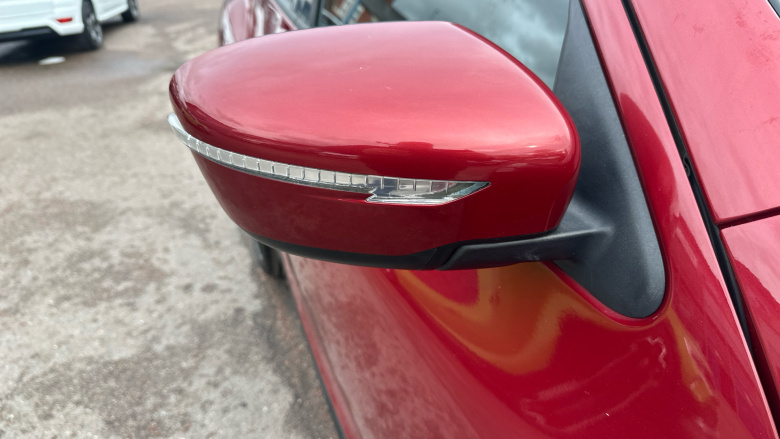 Nissan Juke 1.2 DiG-T N-Connecta 5dr Petrol Hatchback